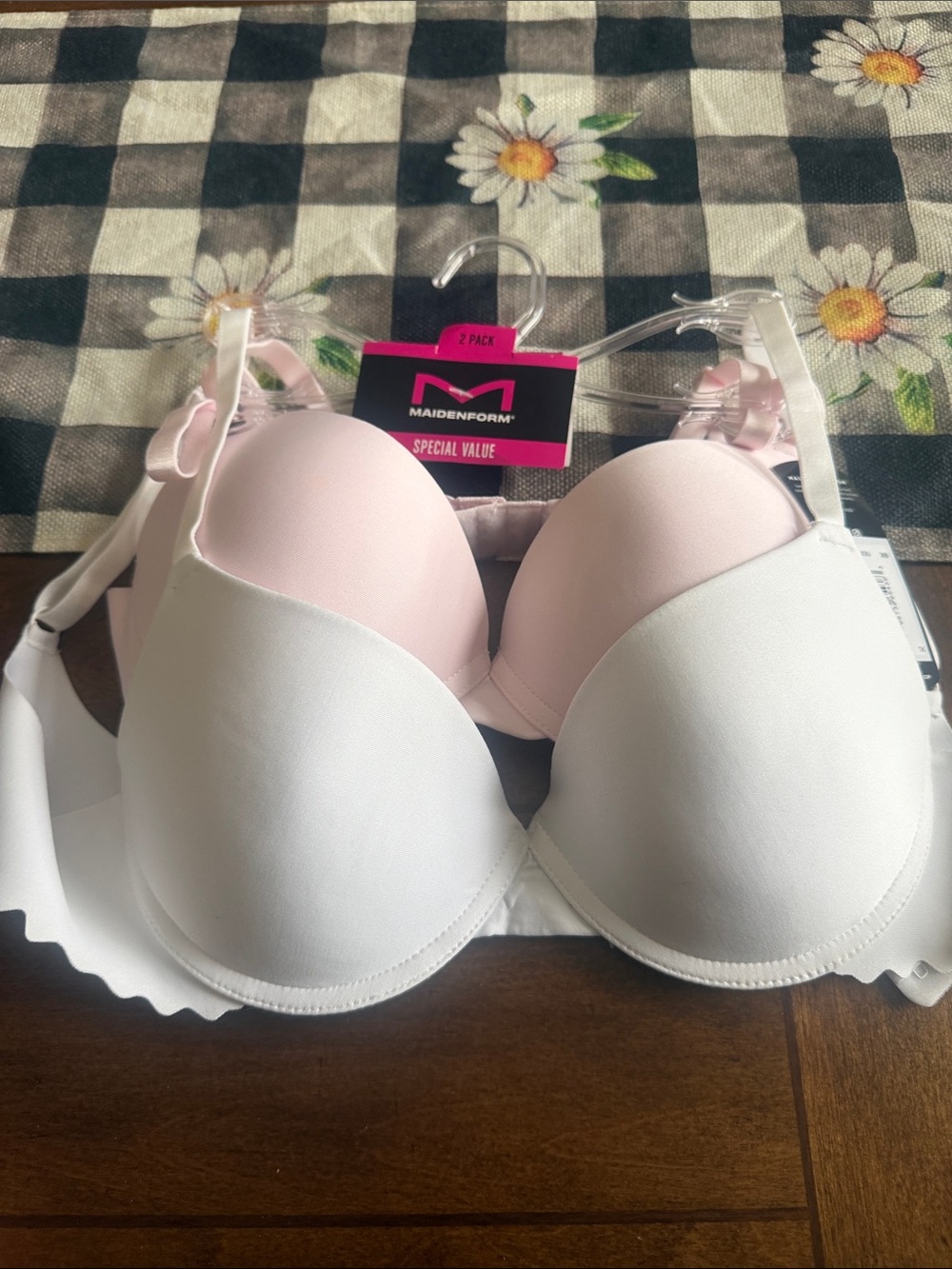 Maidenform 2-Pack Molded T-Shirt Bras in White & Light Pink